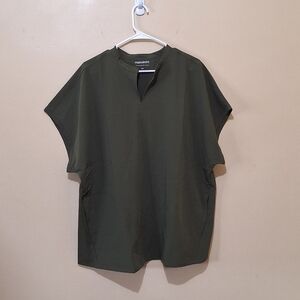 NWOT Mandala Mandarin Dolman Sleeve Scrub Top
